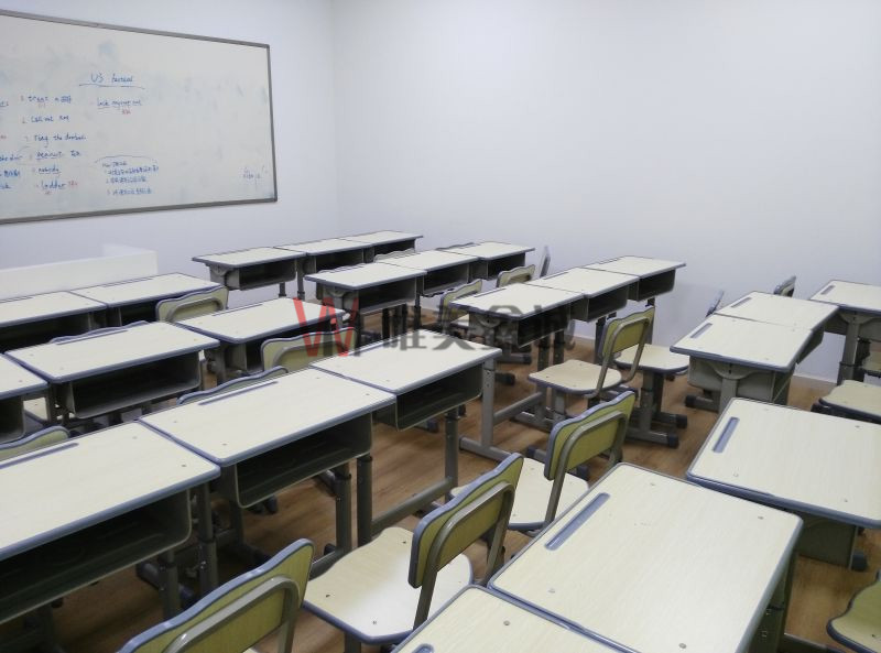 巨人教育课桌椅-办公家具案例